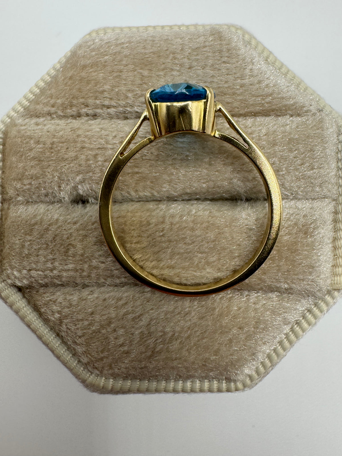 9ct gold topaz ring