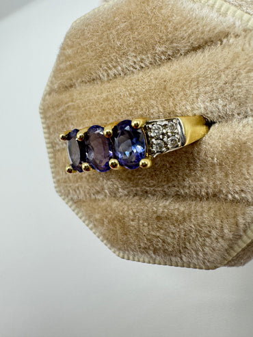 9ct gold tanzanite and diamond ring