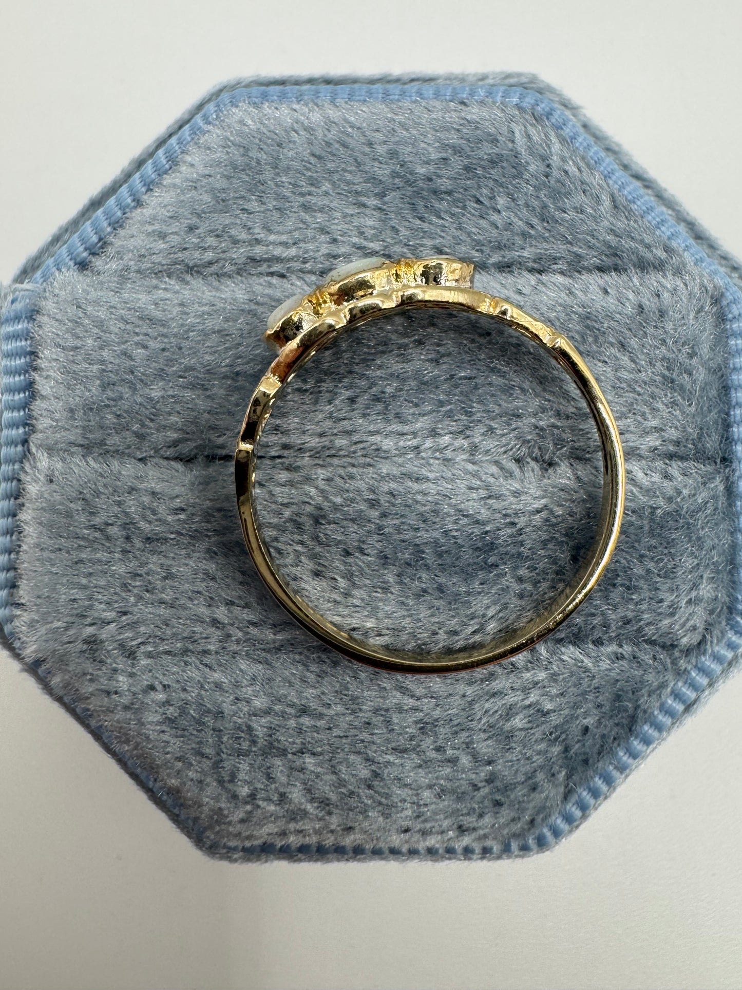 9ct gold opal ring