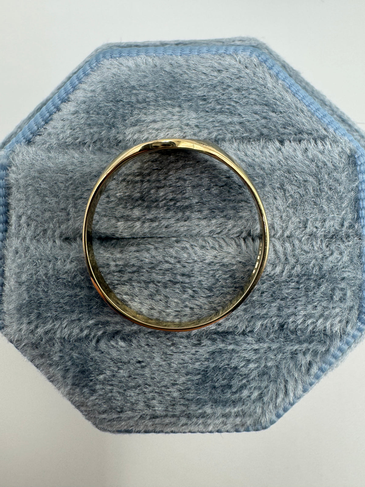9ct gold engraved signet ring