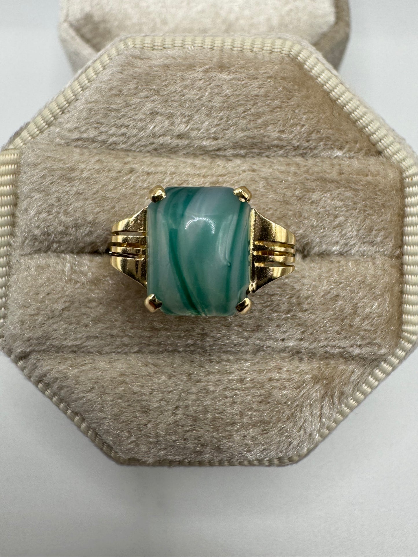 9ct gold agate ring
