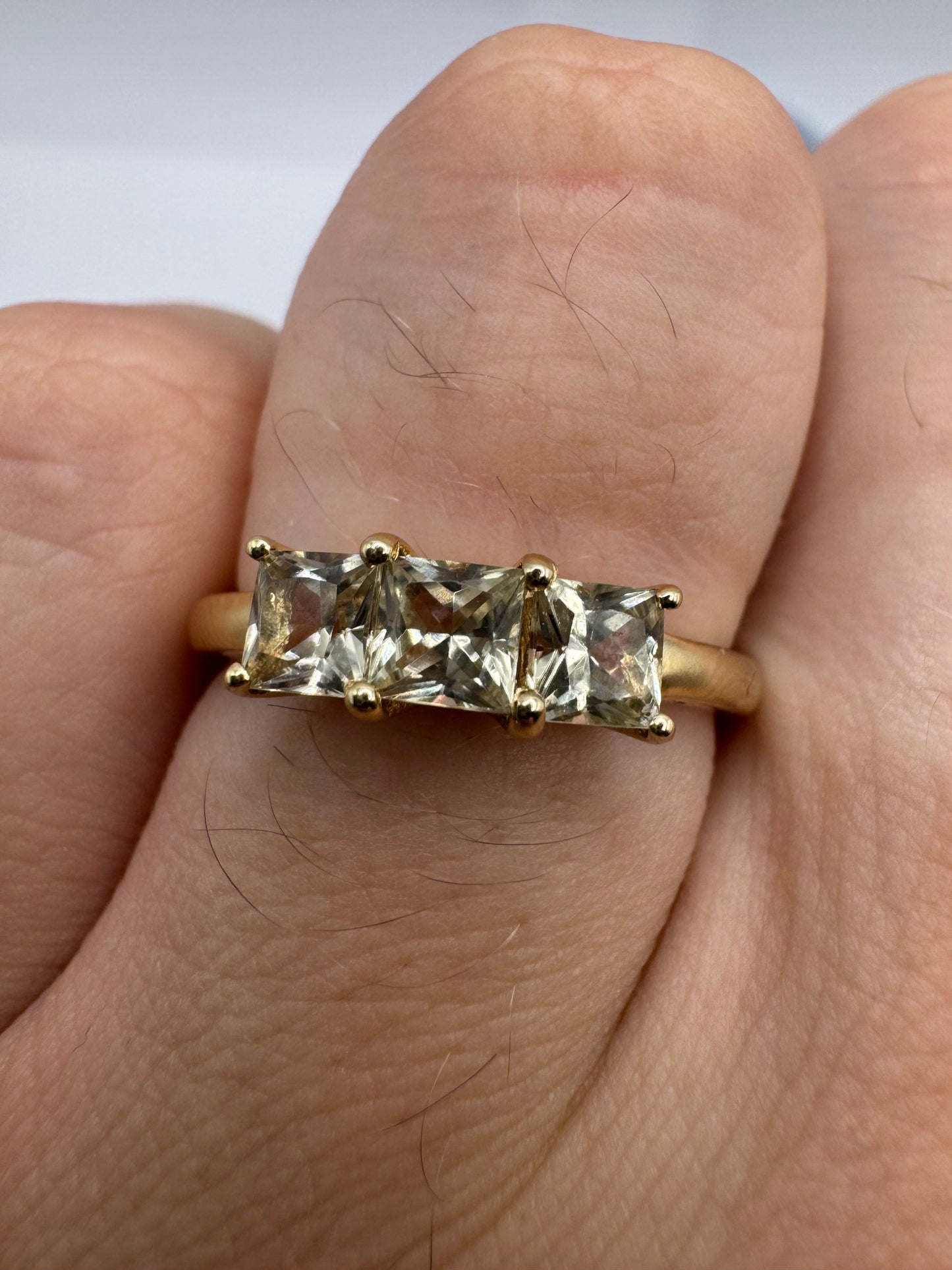 9ct gold quartz ring