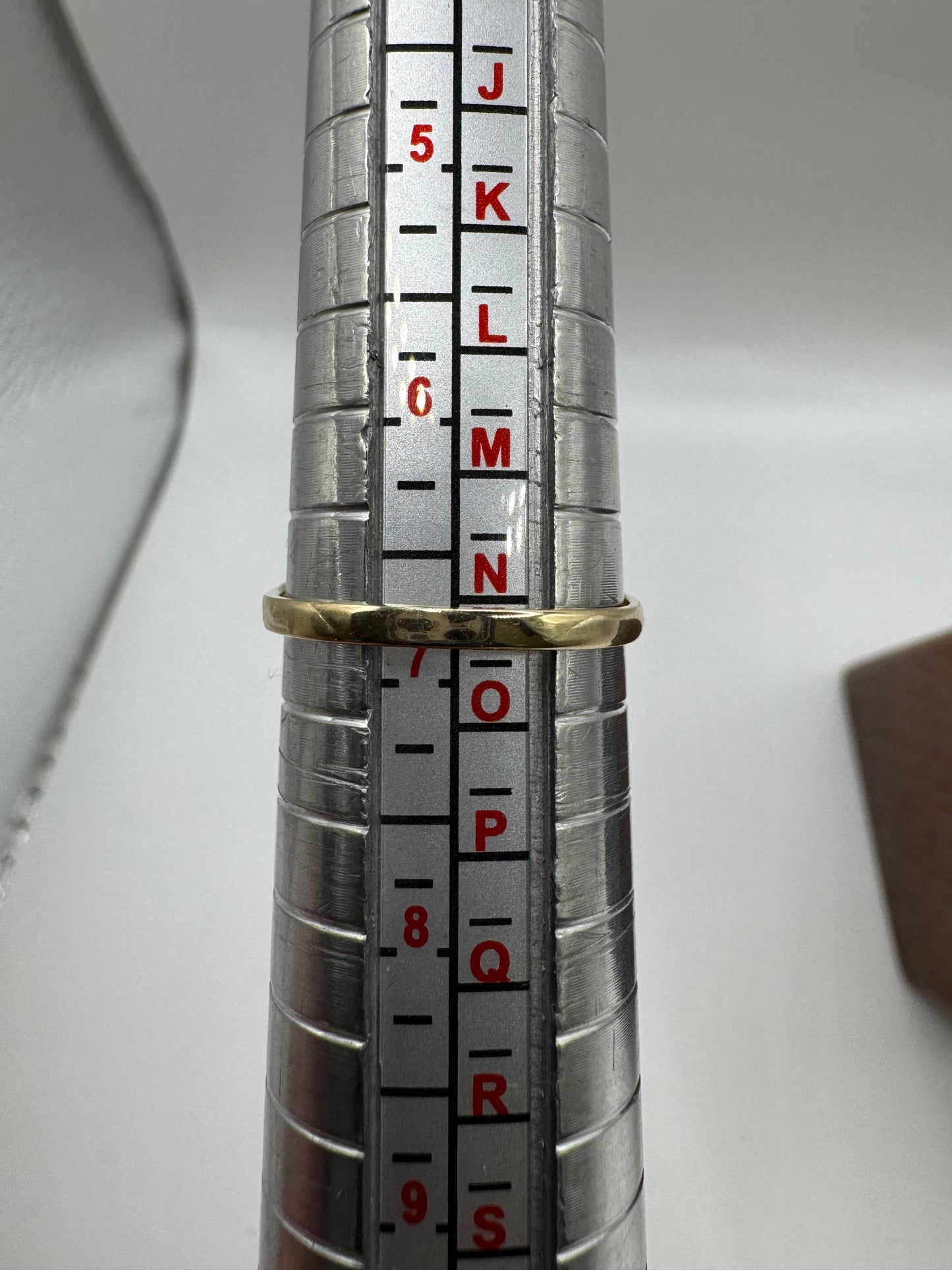 9ct gold peridot ring