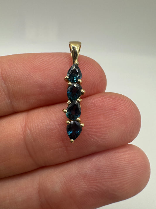 9ct gold London blue topaz pendant