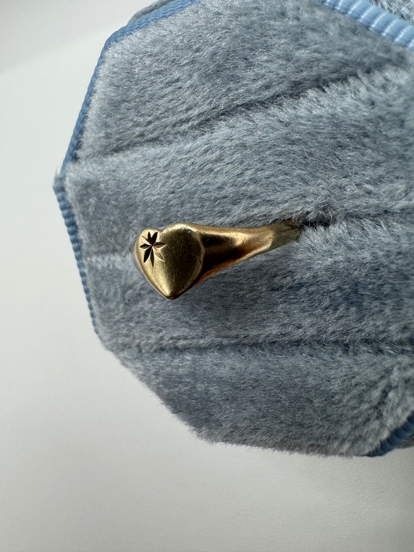 9ct gold heart signet ring