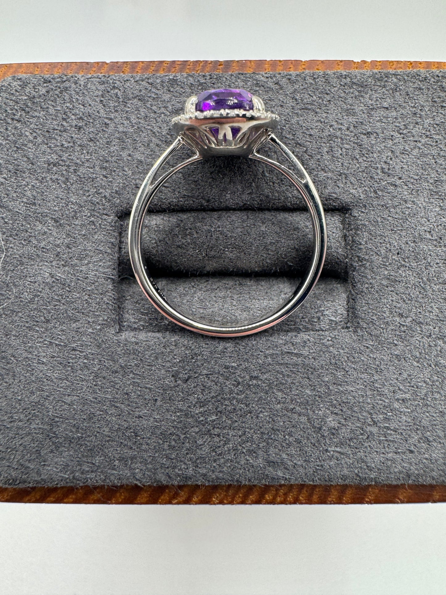 9ct white gold amethyst and diamond ring
