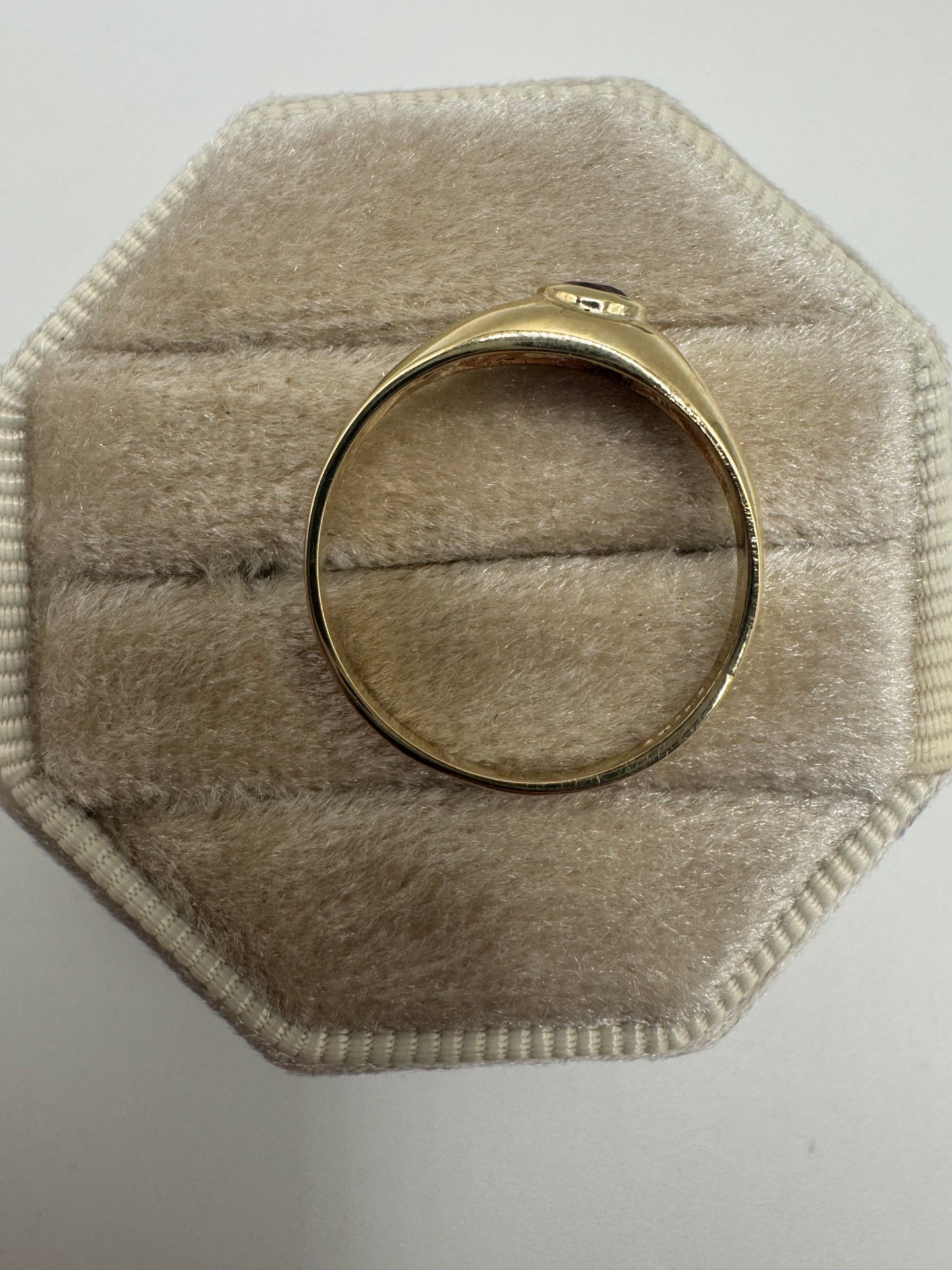 9ct gold garnet gypsy ring