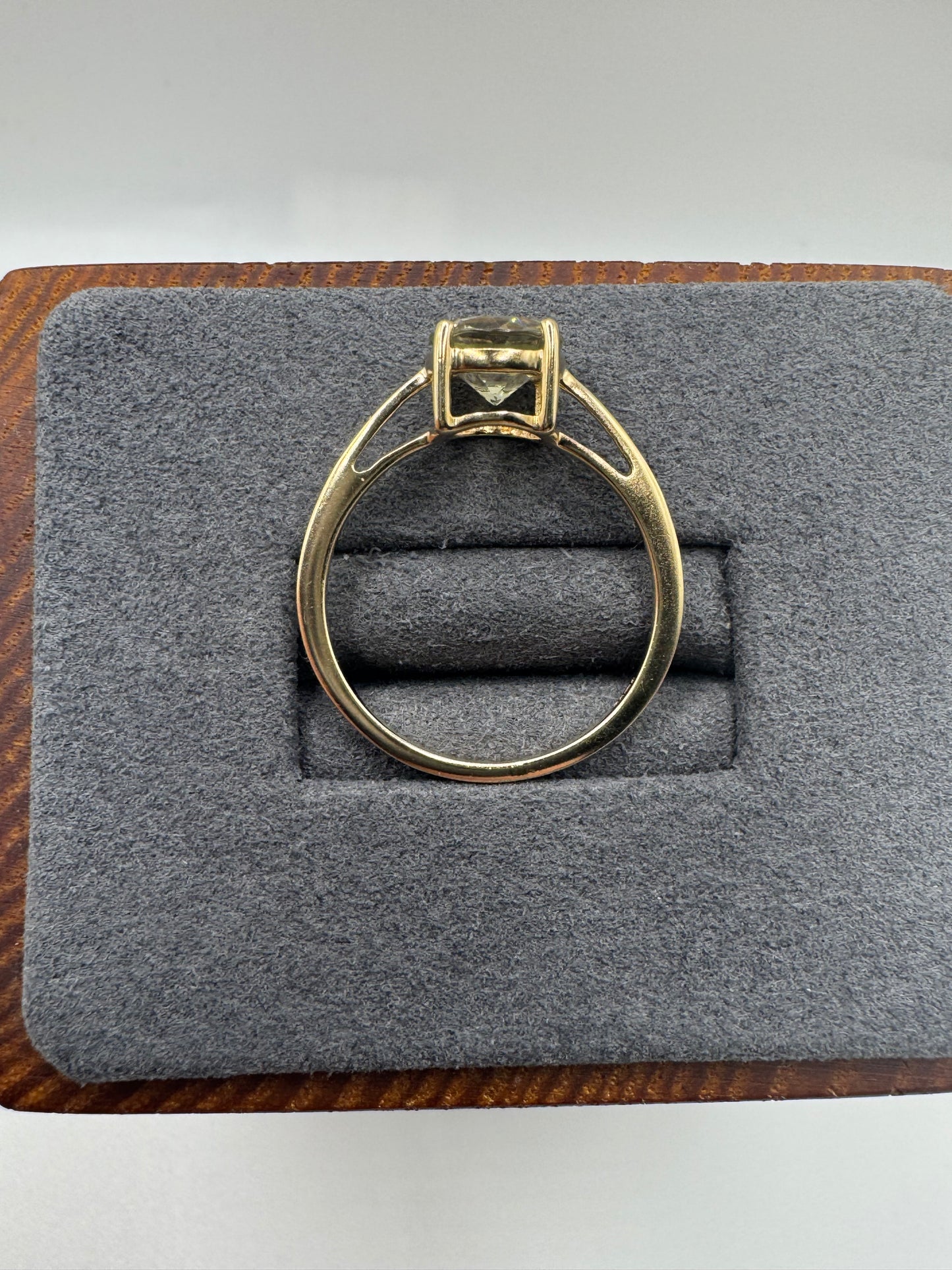 9ct gold quartz ring