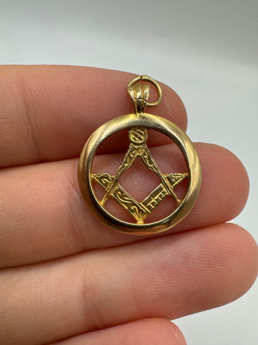 9ct gold masonic pendant