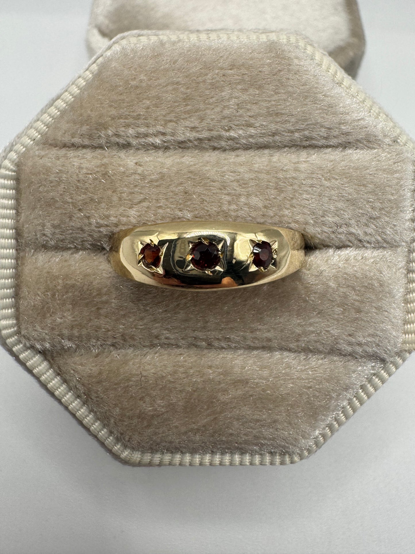 9ct gold garnet gypsy ring