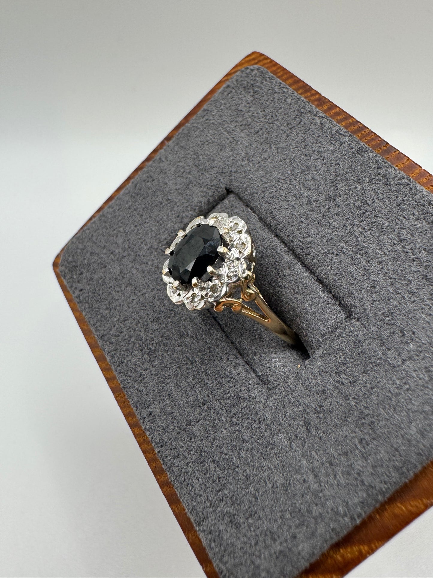 9ct gold sapphire and diamond cluster ring