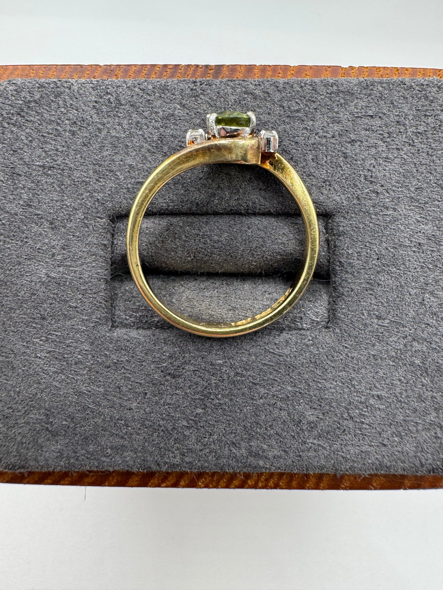 14ct gold green sapphire and zircon ring