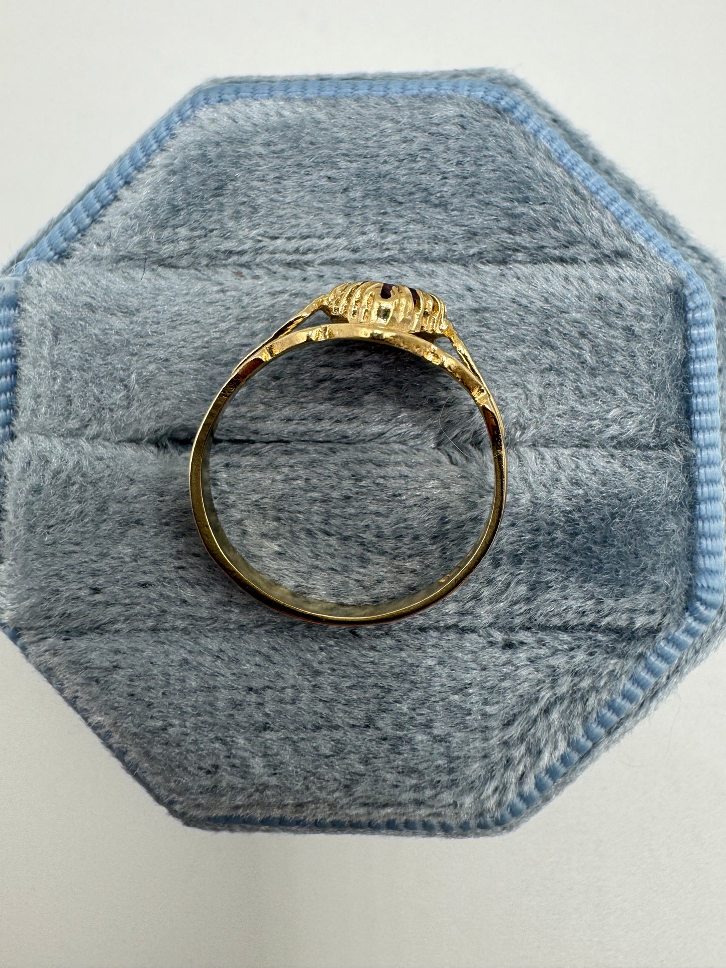 9ct gold amethyst ring