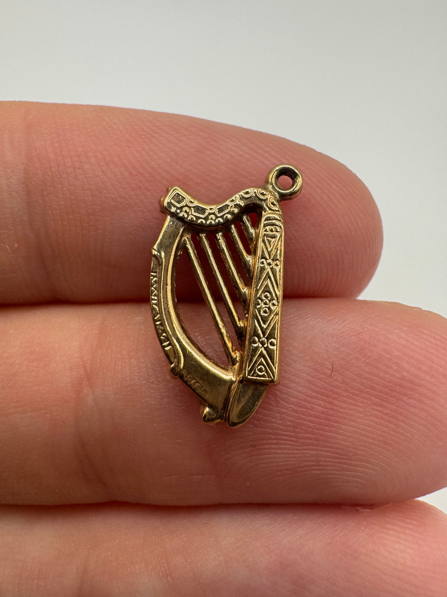 9ct gold harp charm