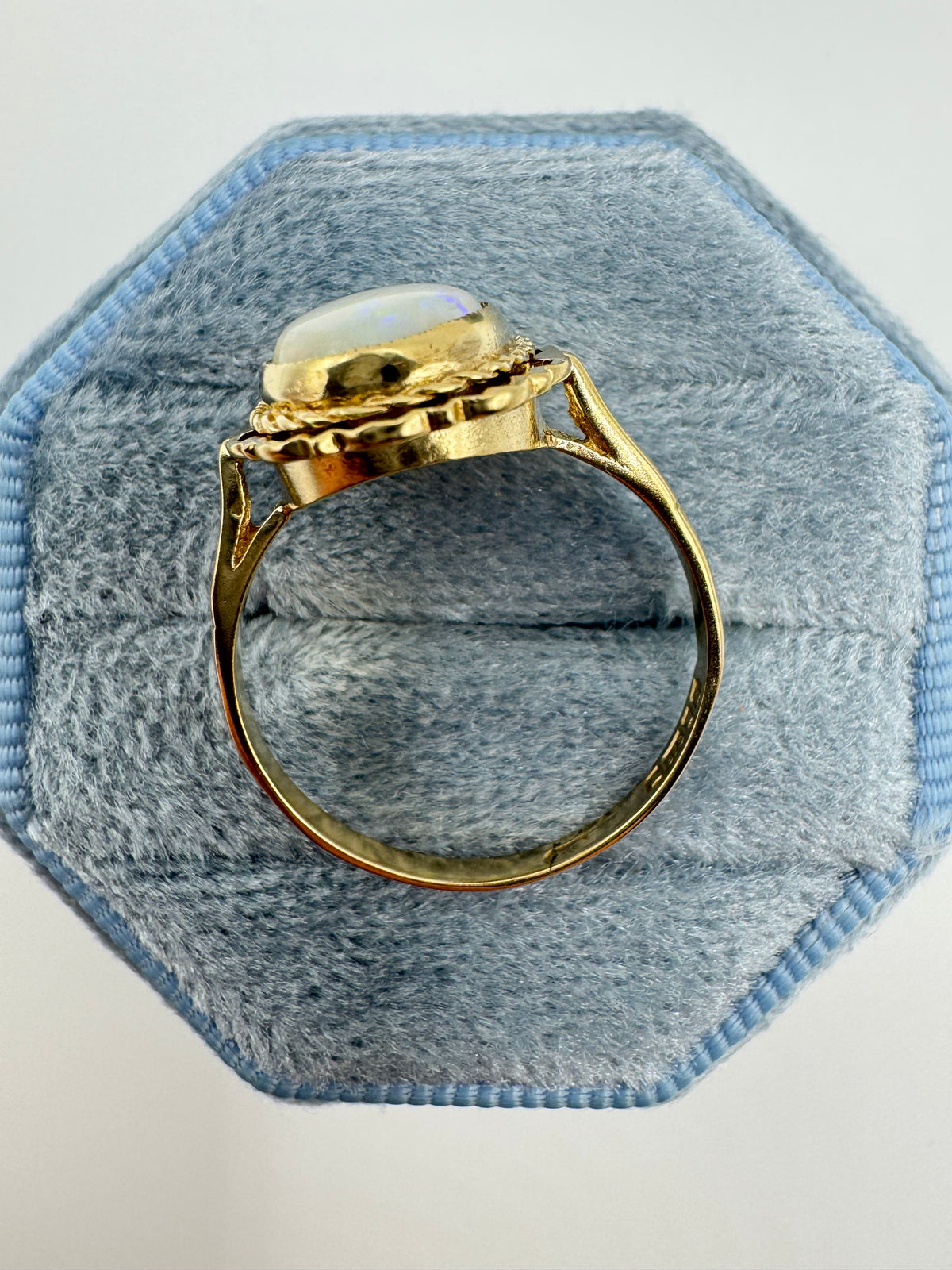 9ct gold opal ring