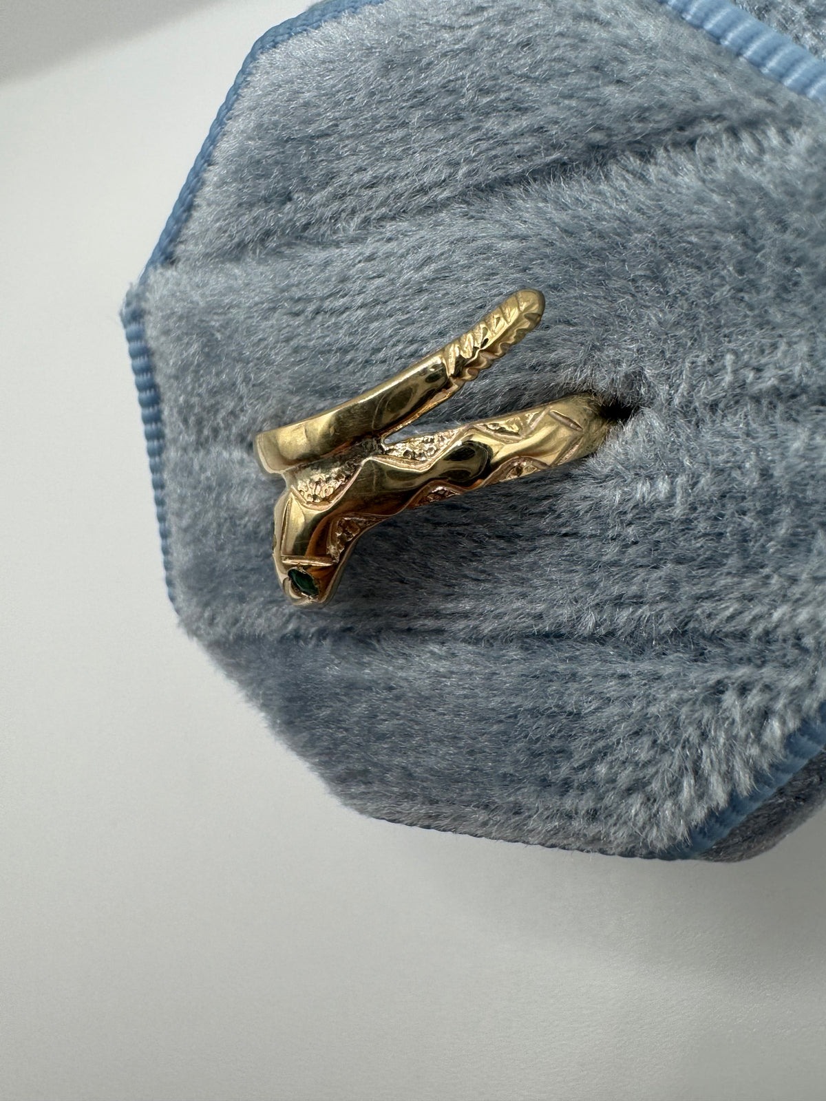 9ct gold emerald snake ring