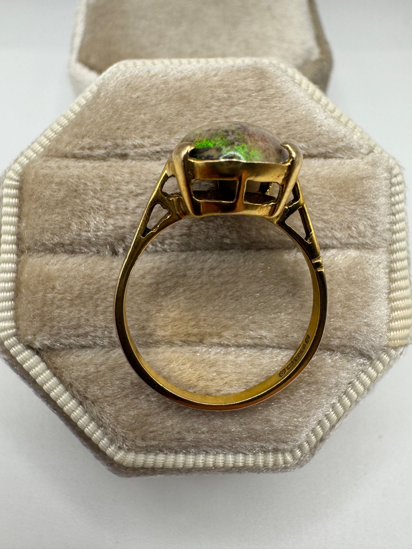 9ct gold boulder opal ring