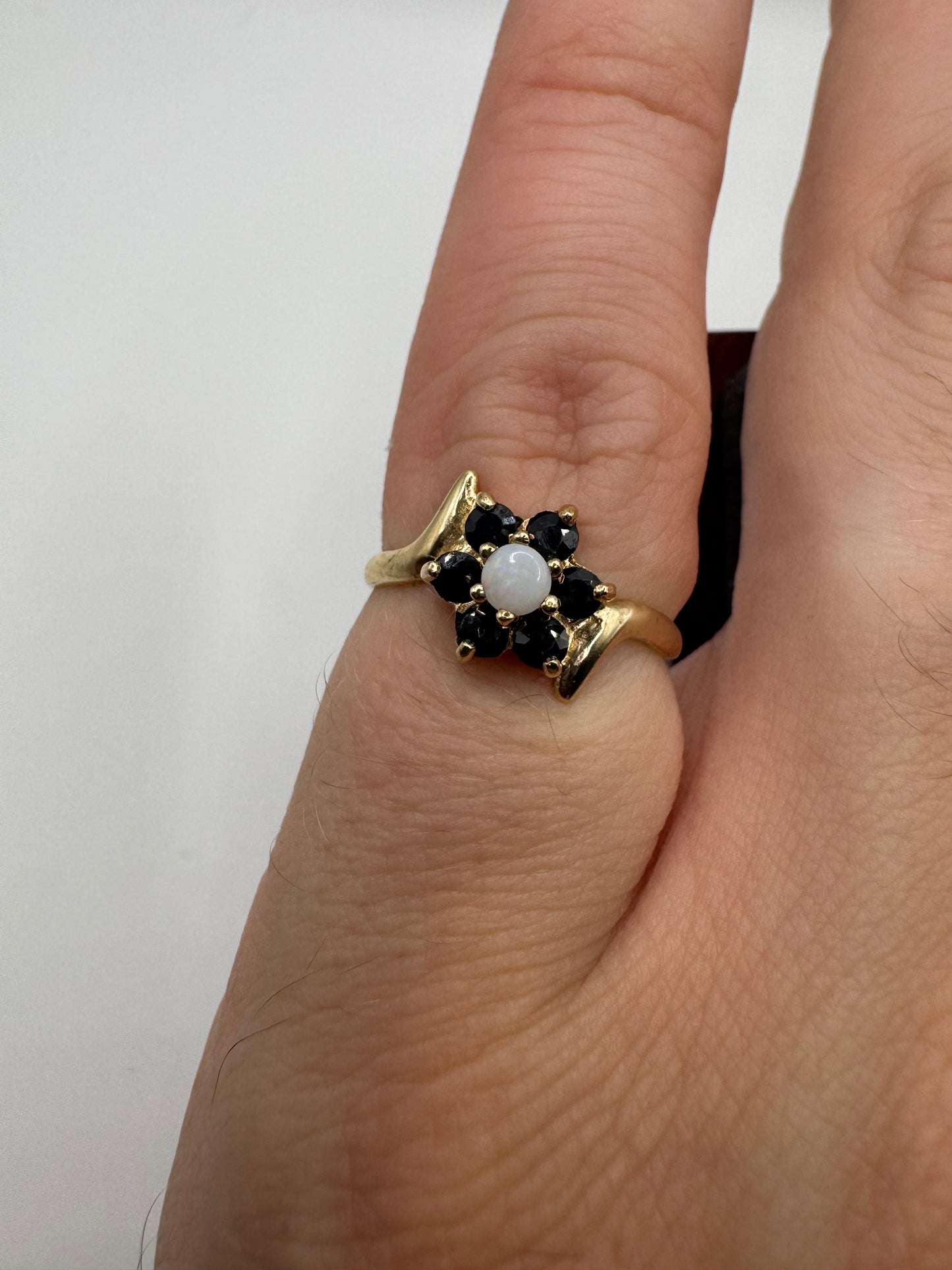 9ct gold sapphire and opal ring