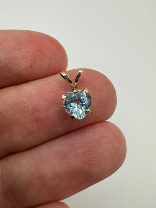 9ct gold topaz heart pendant