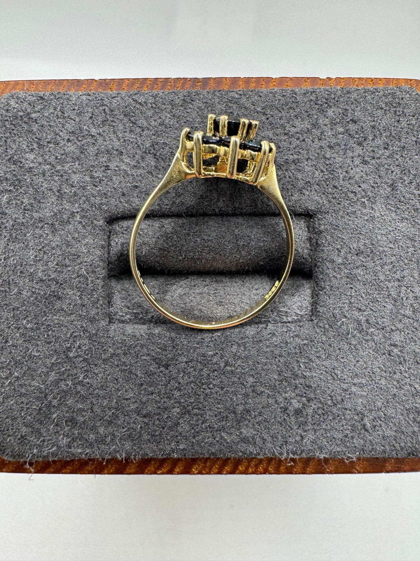 9ct gold sapphire cluster ring