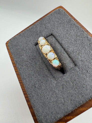 9ct gold opal ring