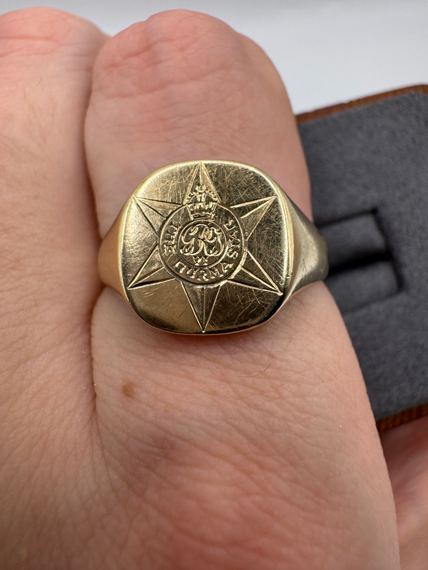 Heavy 9ct gold World War 2 “The Burma Star” signet ring