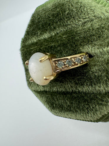 9ct gold mother of pearl and topaz ring