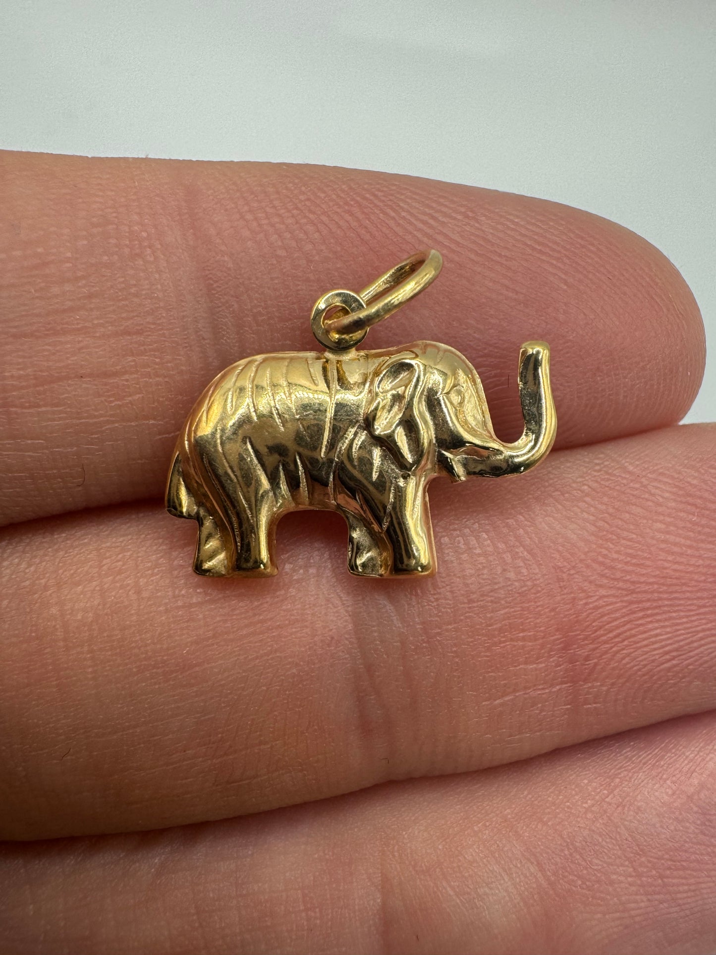 9ct gold elephant charm