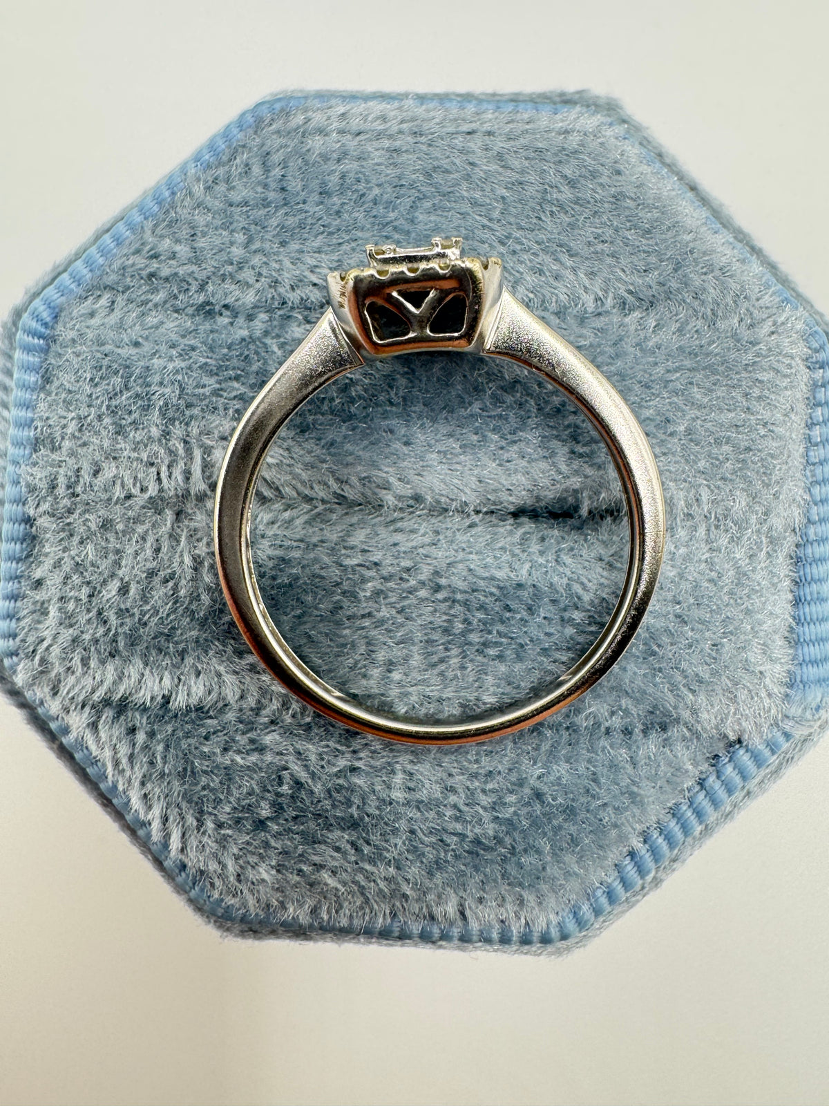 9ct white gold 0.25ct diamond ring