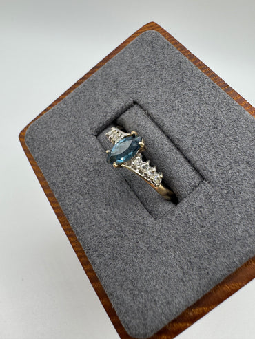 9ct gold topaz ring