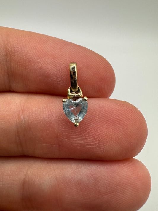 9ct gold topaz heart pendant