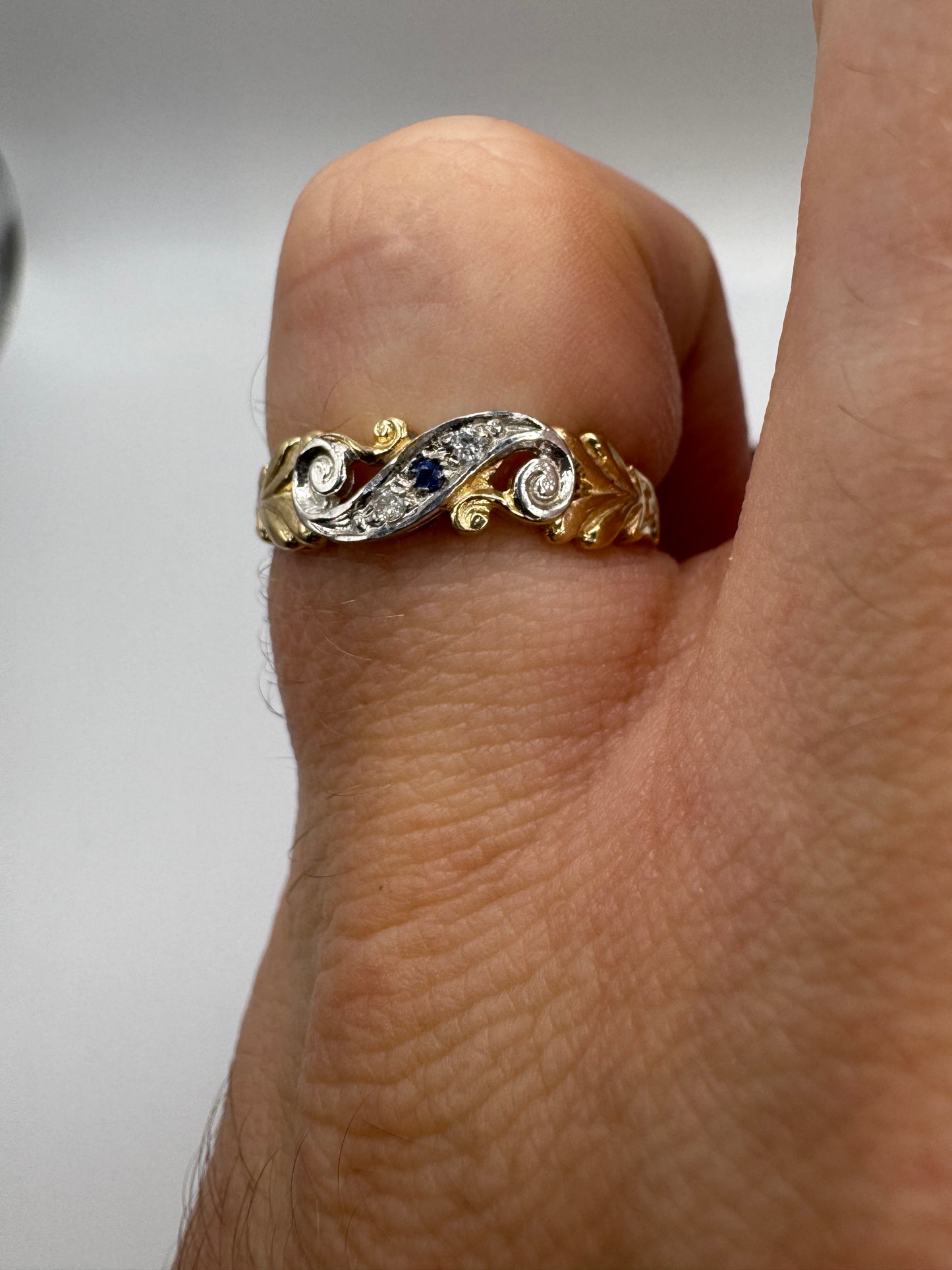 9ct gold sapphire and diamond ring