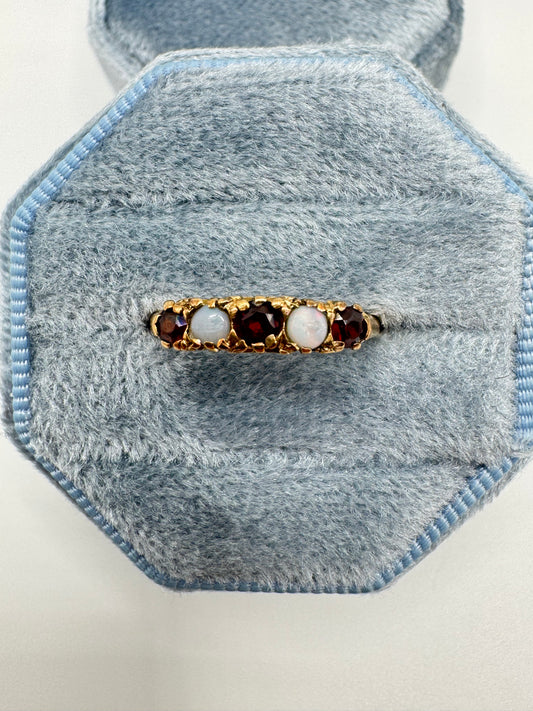 9ct gold garnet and opal ring