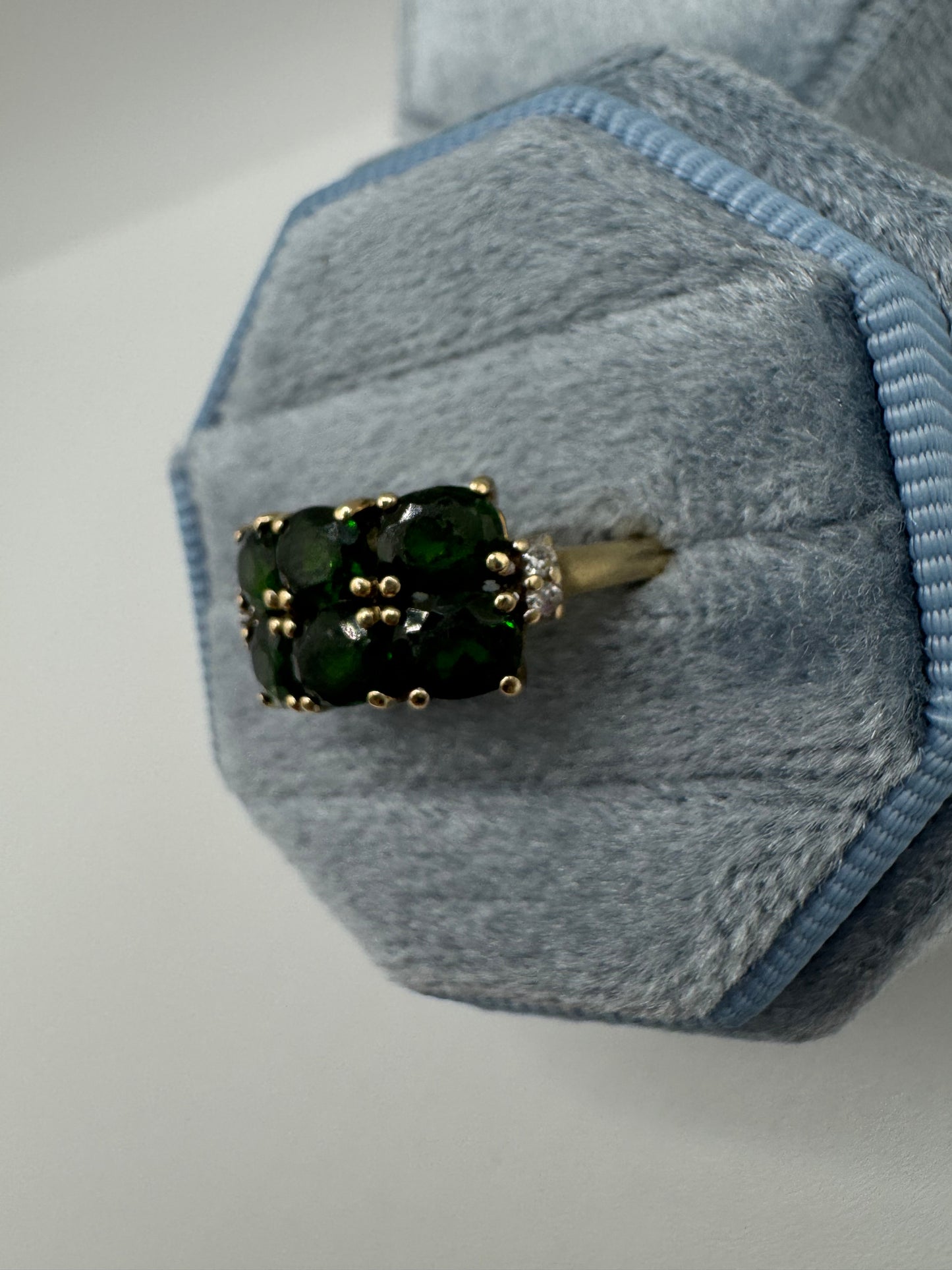 9ct gold diopside and zircon ring
