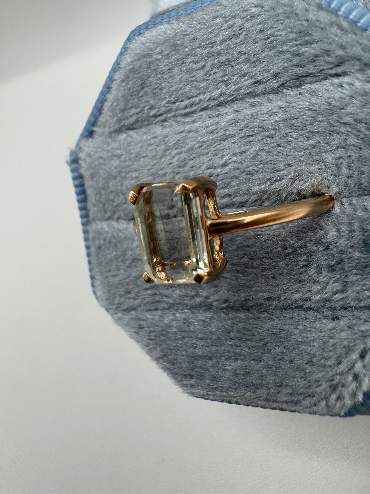 9ct gold quartz ring
