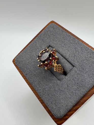 9ct gold garnet cluster ring