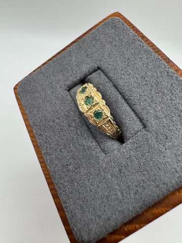 9ct gold emerald gypsy ring