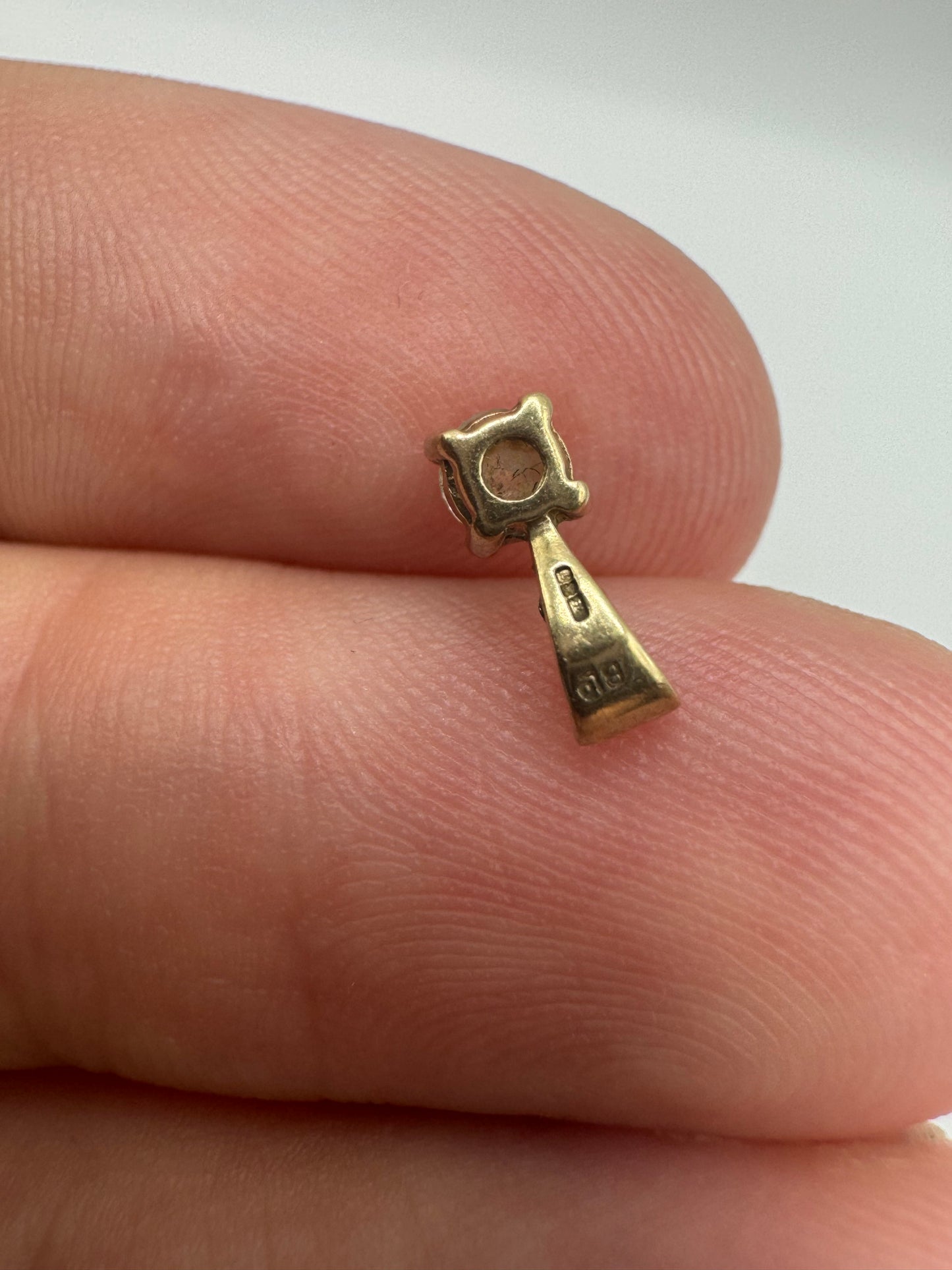 9ct gold diamond solitaire pendant