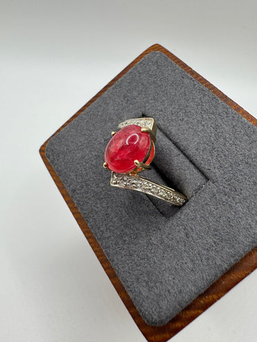 Heavy 9ct gold cabochon quartz and diamond ring