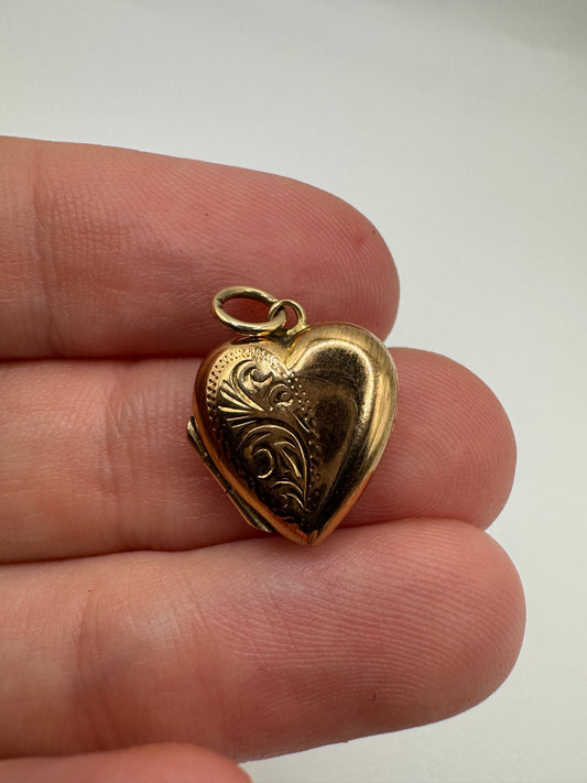 9ct gold engraved heart locket