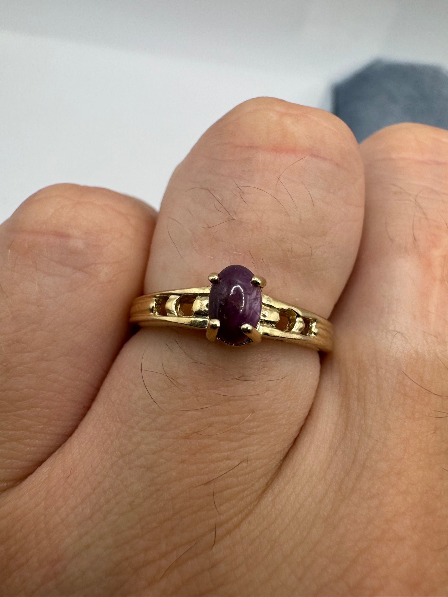 9ct gold cabochon ruby ring