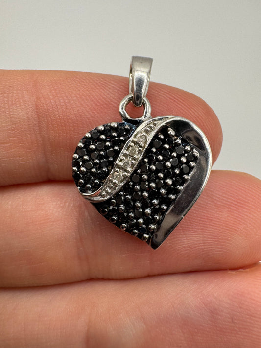 9ct white gold diamond (inc black diamonds) cluster heart pendant