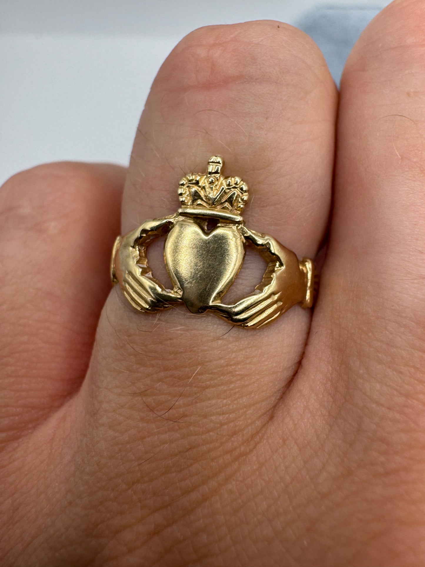 9ct gold claddagh ring