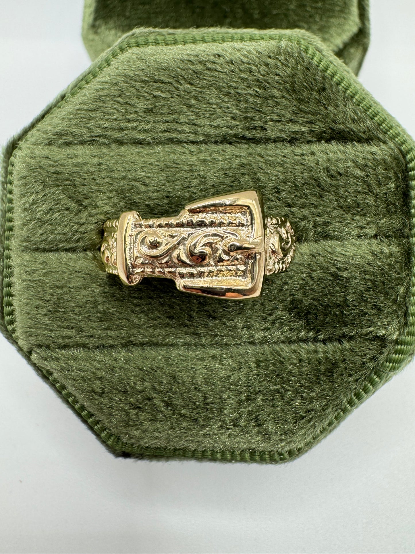 9ct gold engraved buckle ring