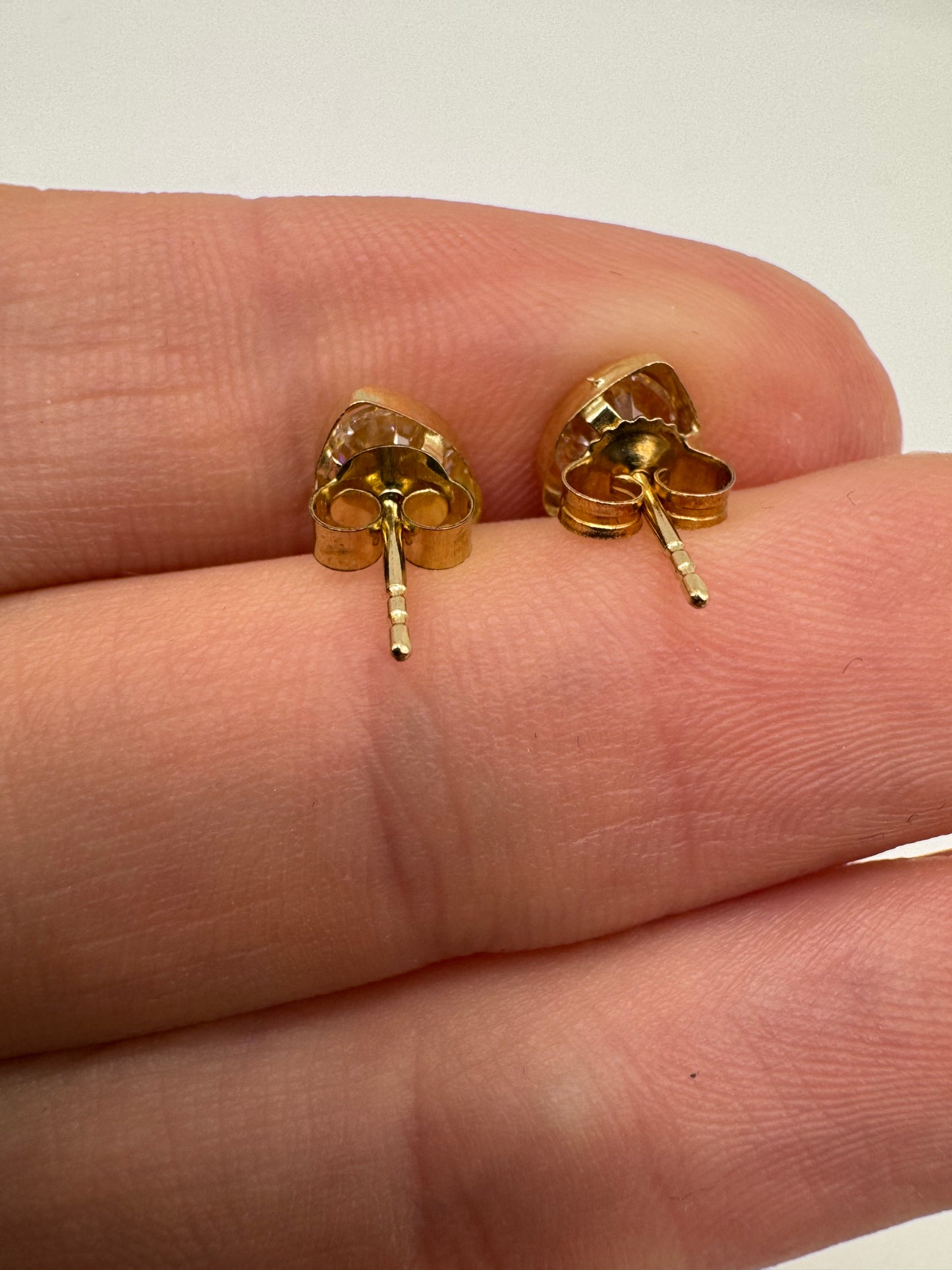 9ct gold zircon heart earrings