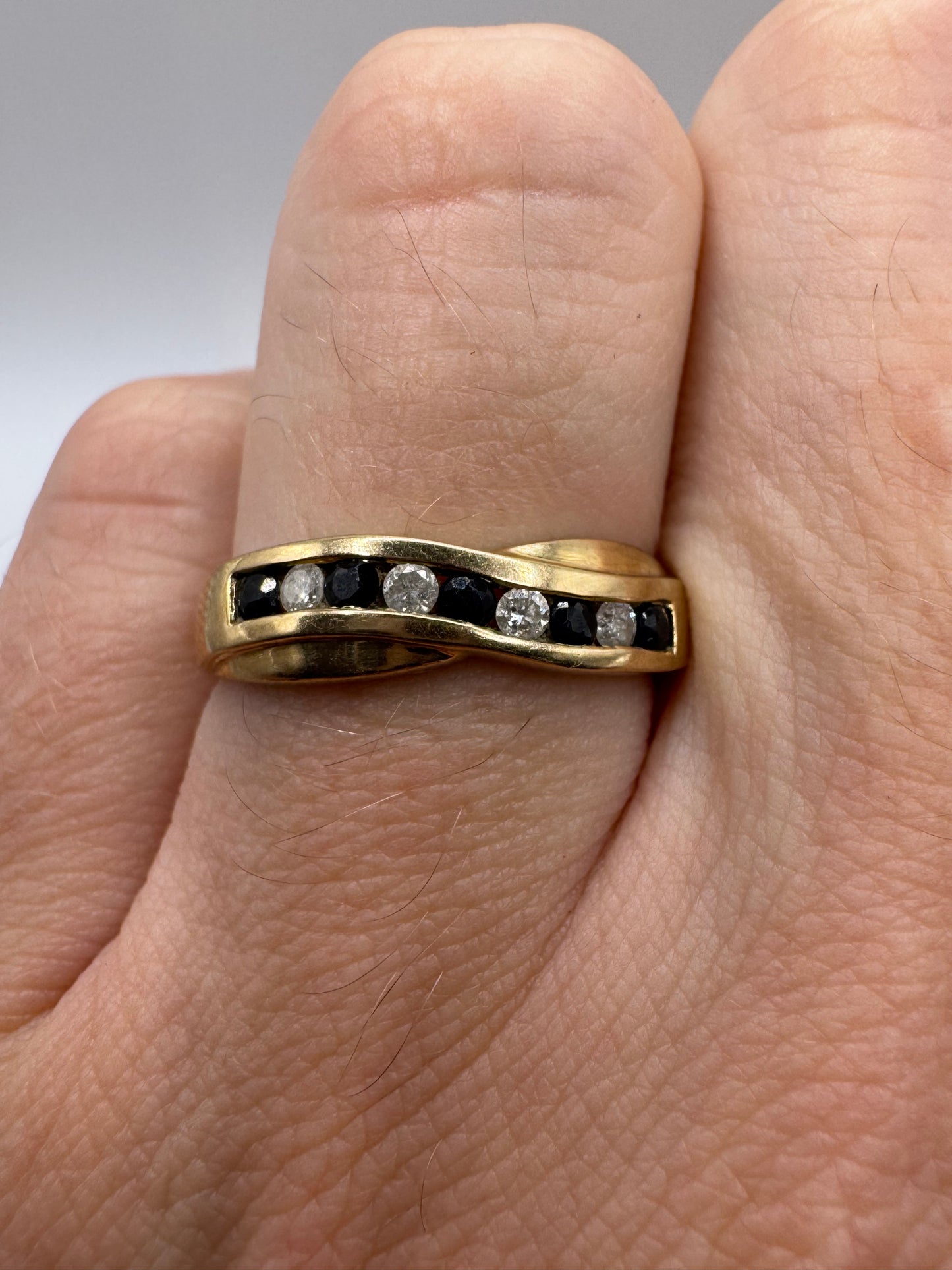 9ct gold sapphire and diamond ring