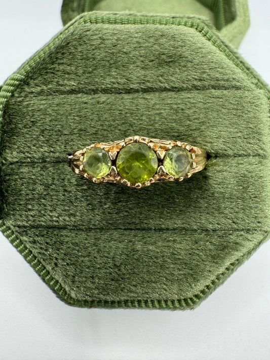 9ct gold peridot ring