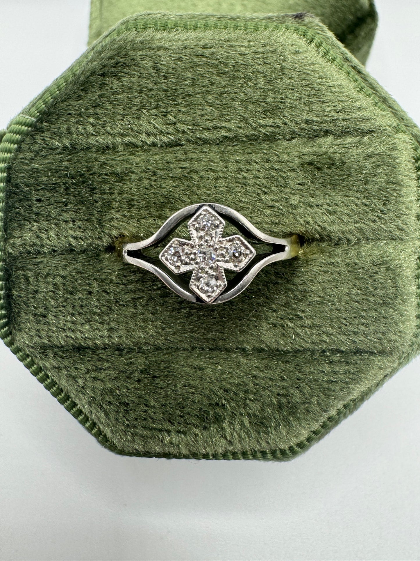 18ct gold diamond ring