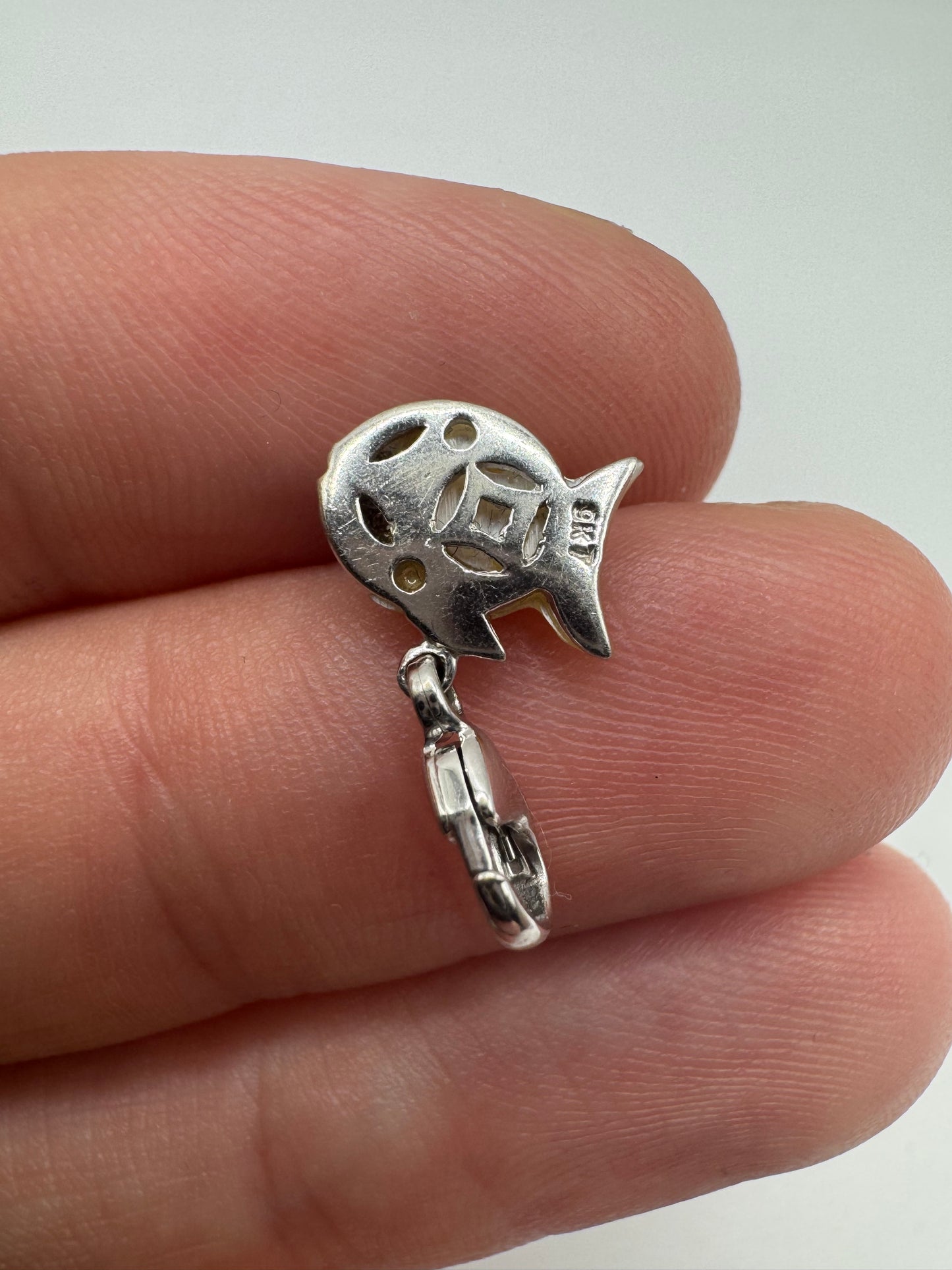 9ct white gold mother of pearl and diamond fish pendant