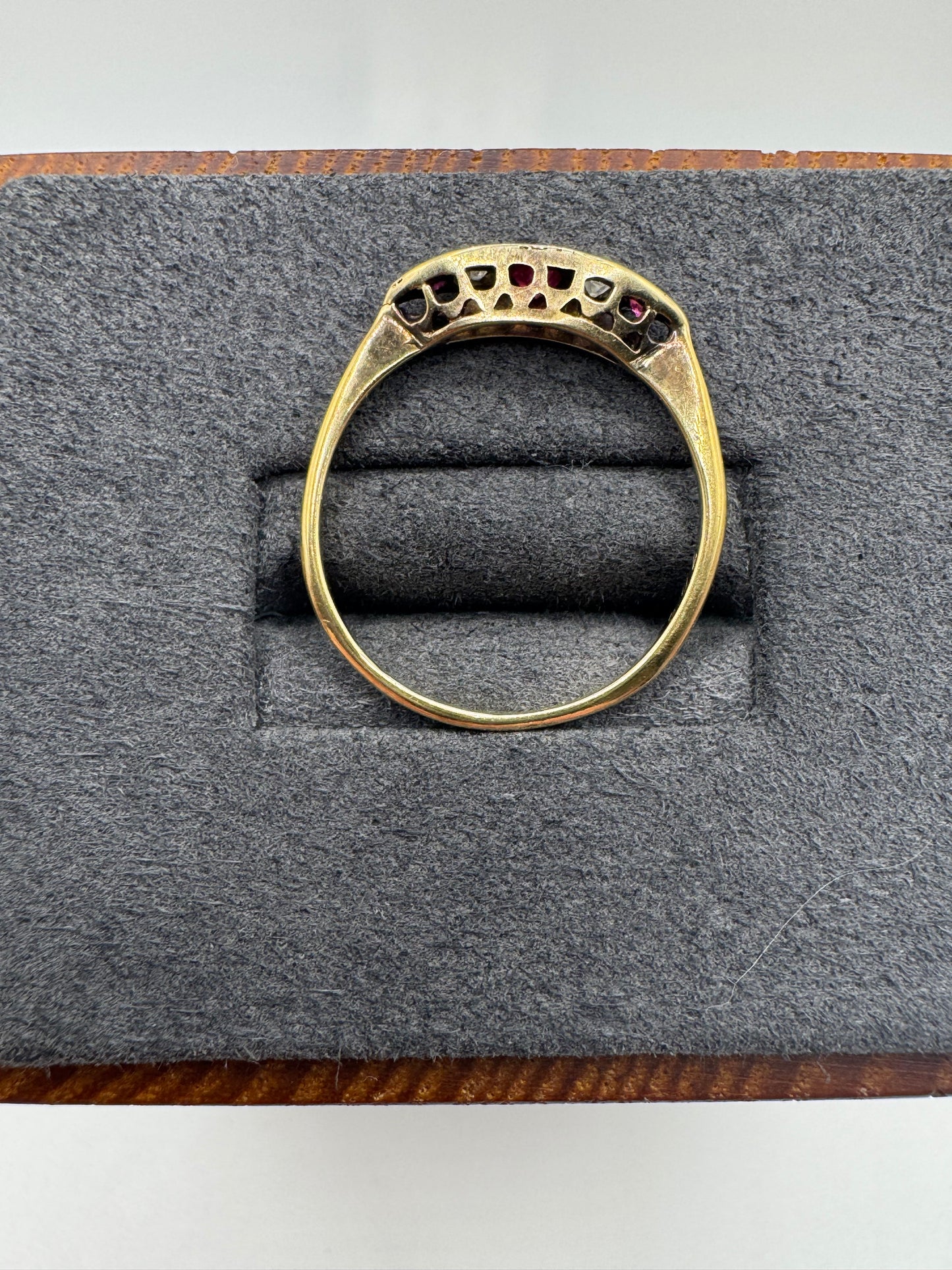 18ct gold ruby and diamond ring